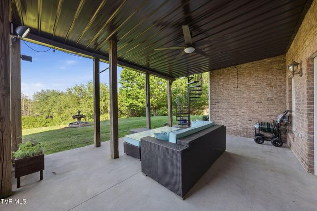 122 Sun Chase Court, Johnson City, TN 37615