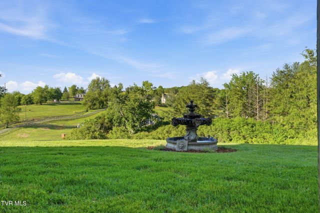 122 Sun Chase Court, Johnson City, TN 37615