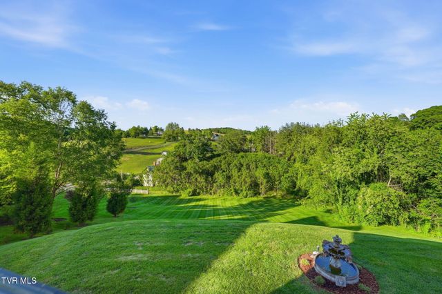 122 Sun Chase Court, Johnson City, TN 37615