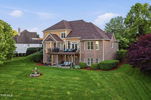 122 Sun Chase Court, Johnson City, TN 37615