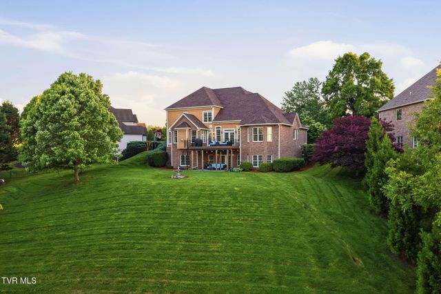 122 Sun Chase Court, Johnson City, TN 37615