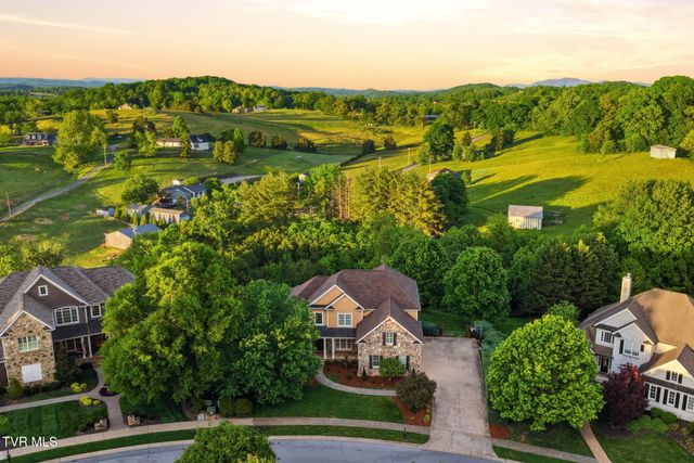 122 Sun Chase Court, Johnson City, TN 37615
