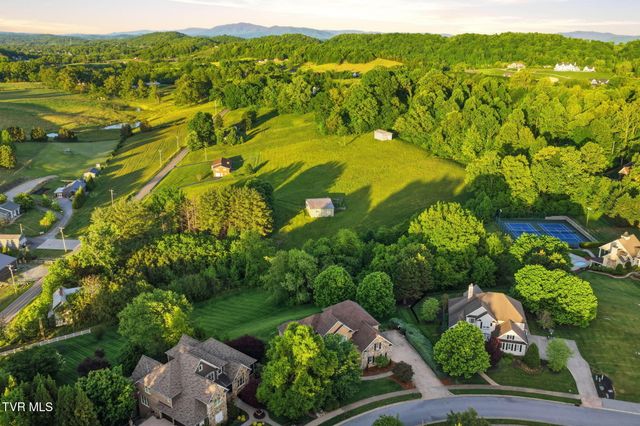 122 Sun Chase Court, Johnson City, TN 37615