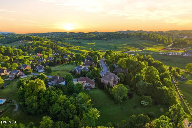 122 Sun Chase Court, Johnson City, TN 37615