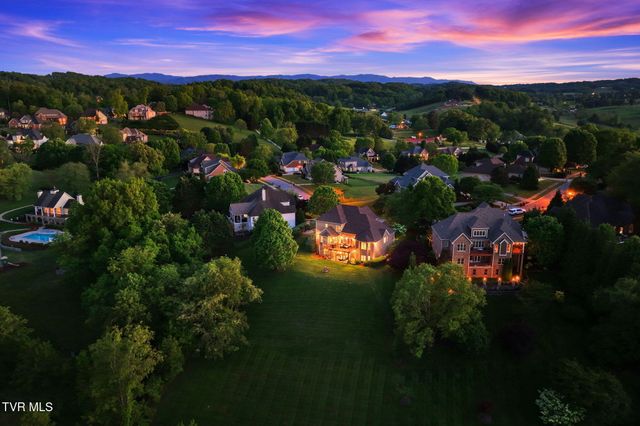 122 Sun Chase Court, Johnson City, TN 37615
