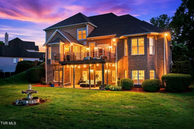122 Sun Chase Court, Johnson City, TN 37615