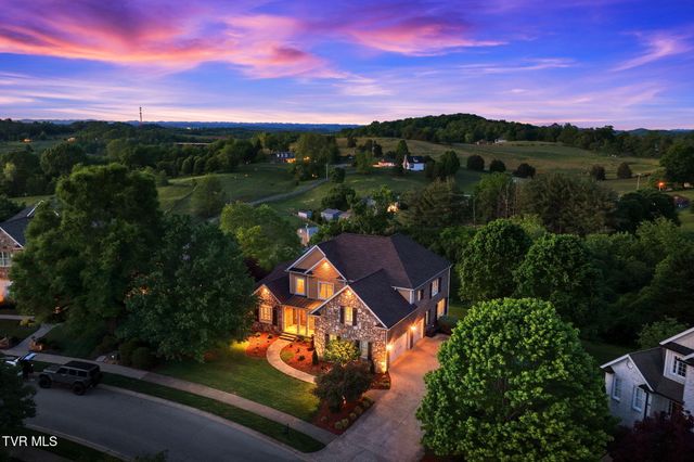 122 Sun Chase Court, Johnson City, TN 37615