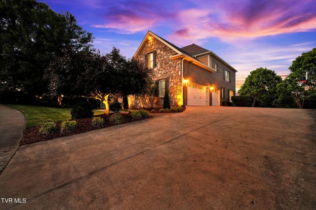 122 Sun Chase Court, Johnson City, TN 37615