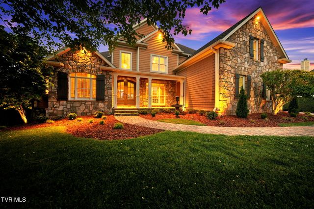 122 Sun Chase Court, Johnson City, TN 37615