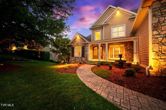122 Sun Chase Court, Johnson City, TN 37615
