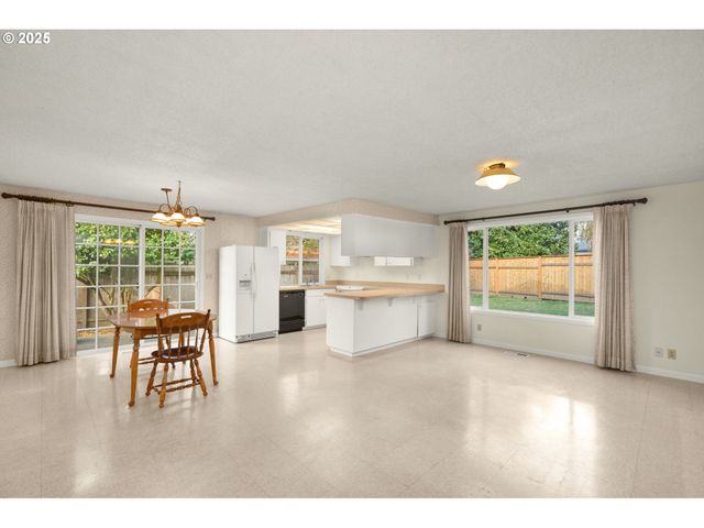 19055 Sw BUTTERNUT St, Beaverton, OR 97078