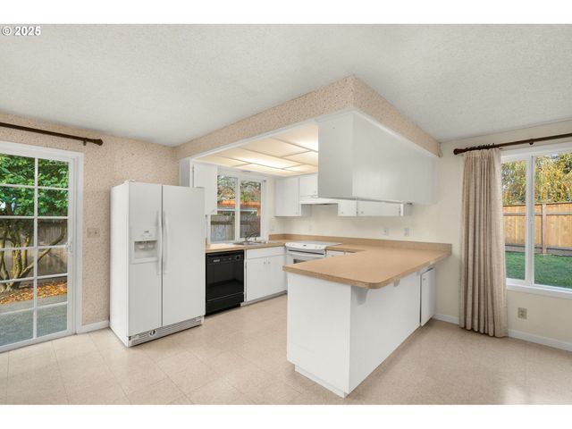 19055 Sw BUTTERNUT St, Beaverton, OR 97078