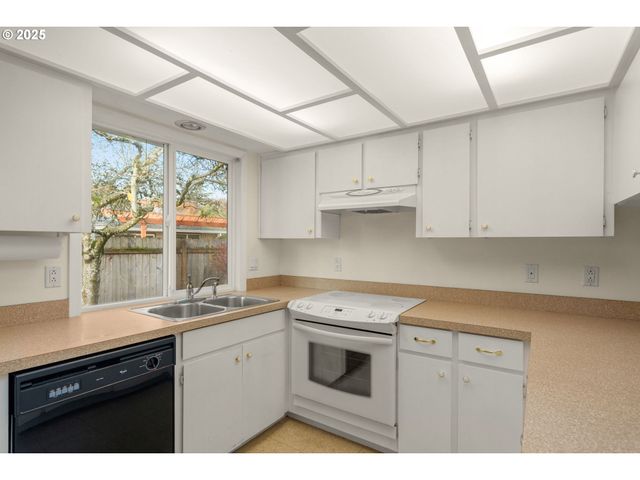 19055 Sw BUTTERNUT St, Beaverton, OR 97078