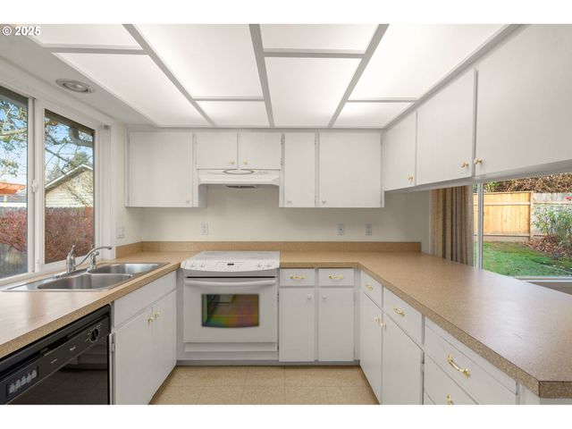 19055 Sw BUTTERNUT St, Beaverton, OR 97078