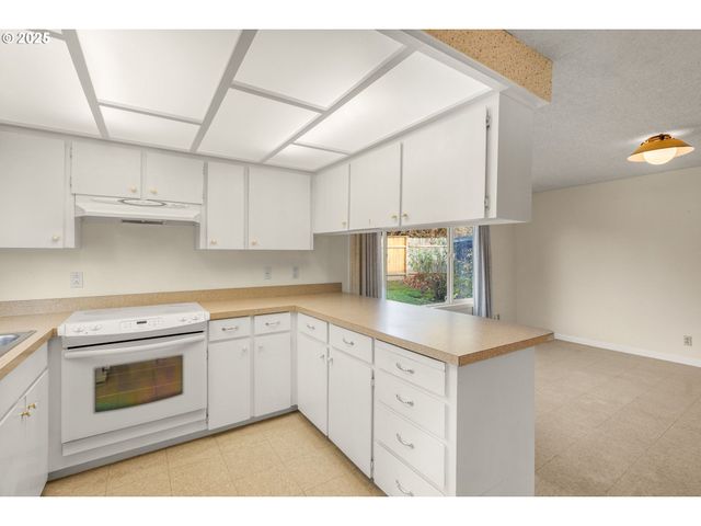 19055 Sw BUTTERNUT St, Beaverton, OR 97078