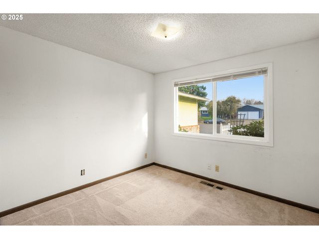 19055 Sw BUTTERNUT St, Beaverton, OR 97078