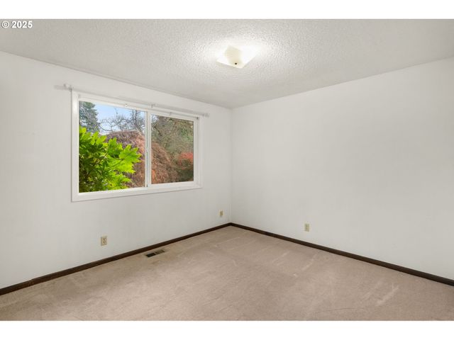 19055 Sw BUTTERNUT St, Beaverton, OR 97078