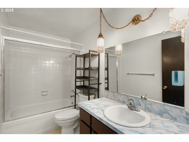 19055 Sw BUTTERNUT St, Beaverton, OR 97078