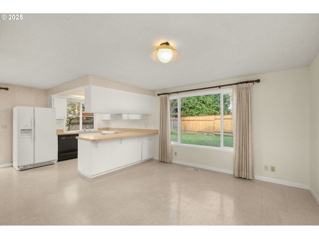 19055 Sw BUTTERNUT St, Beaverton, OR 97078