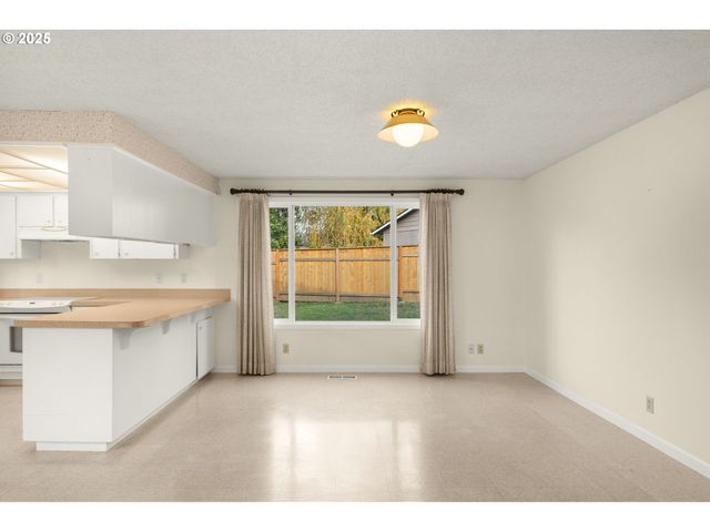 19055 Sw BUTTERNUT St, Beaverton, OR 97078