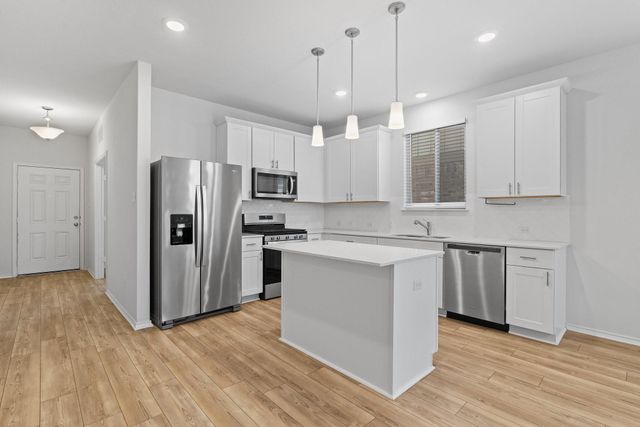 408 Grace Lilly DR, Buda, TX 78610