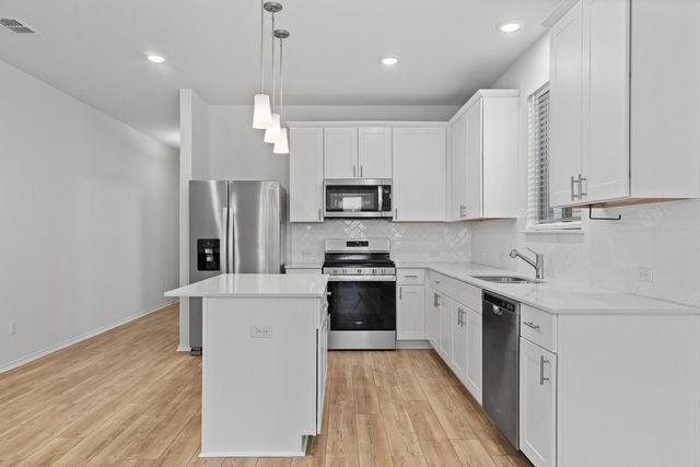 408 Grace Lilly DR, Buda, TX 78610