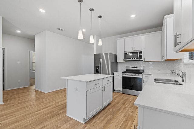 408 Grace Lilly DR, Buda, TX 78610