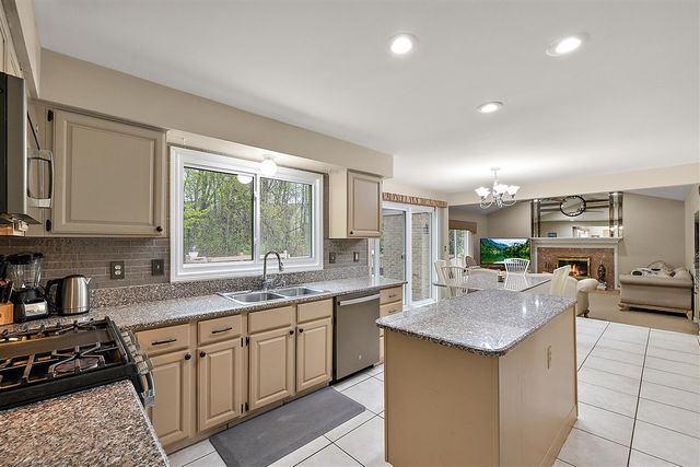 30521 Knighton Drive, Farmington, MI 48331
