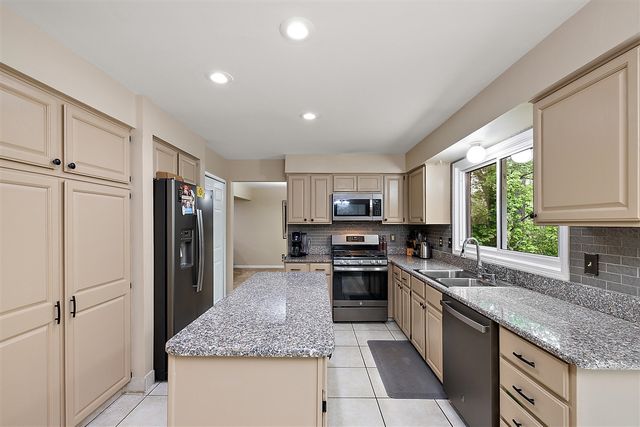 30521 Knighton Drive, Farmington, MI 48331