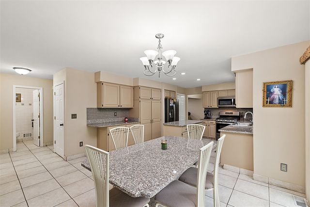 30521 Knighton Drive, Farmington, MI 48331