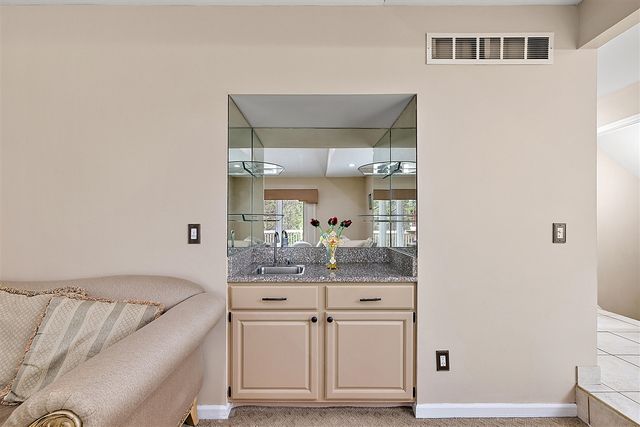 30521 Knighton Drive, Farmington, MI 48331