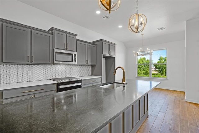 4322 Mesa Dr, Elgin, OK 73538