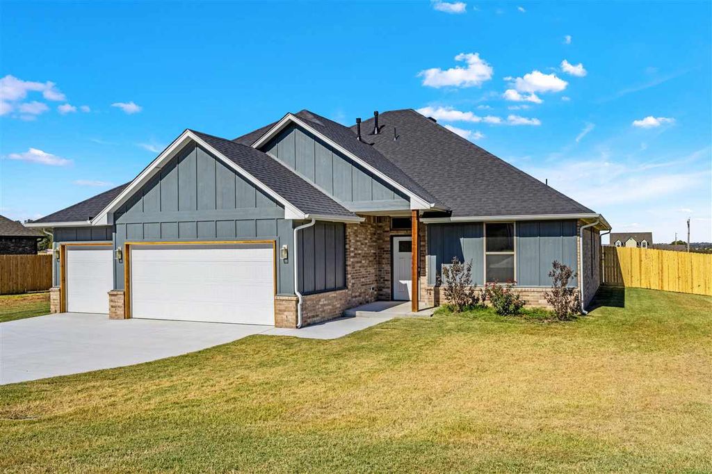 4322 Mesa Dr, Elgin, OK 73538