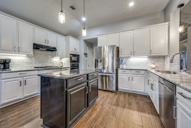 100 Barkley Drive, Hickory Creek, TX 75065