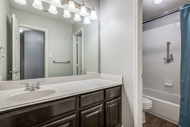 100 Barkley Drive, Hickory Creek, TX 75065