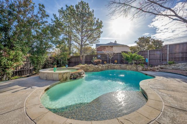 100 Barkley Drive, Hickory Creek, TX 75065