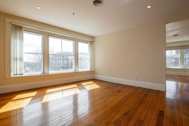 99 Washington St 33, Salem, MA 01970