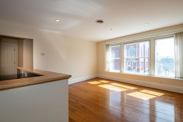 99 Washington St 33, Salem, MA 01970