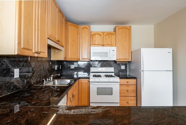 99 Washington St 33, Salem, MA 01970