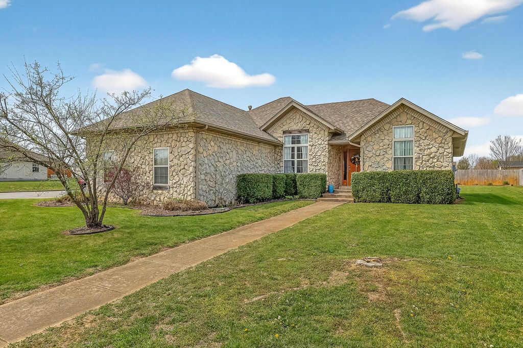 5469 S Aspen Drive, Battlefield, MO 65619