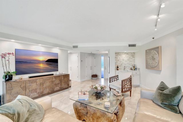 5279 S Fountains Dr S 304, Lake Worth, FL 33467