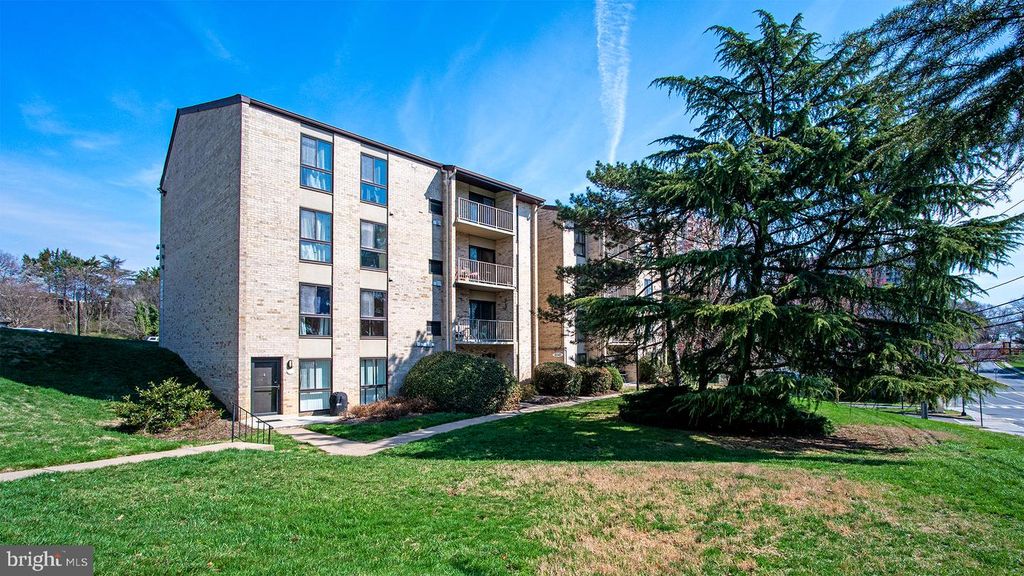 Image 1 of property listing at 6141 EDSALL RD #B, Alexandria, VA 22304