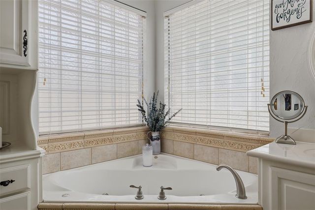 2901 NW 160th Street, Edmond, OK 73013