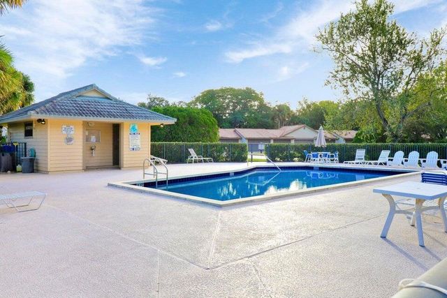 9440 Meadowood Drive 102, Fort Pierce, FL 34951