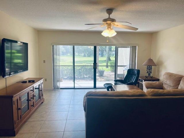 9440 Meadowood Drive 102, Fort Pierce, FL 34951