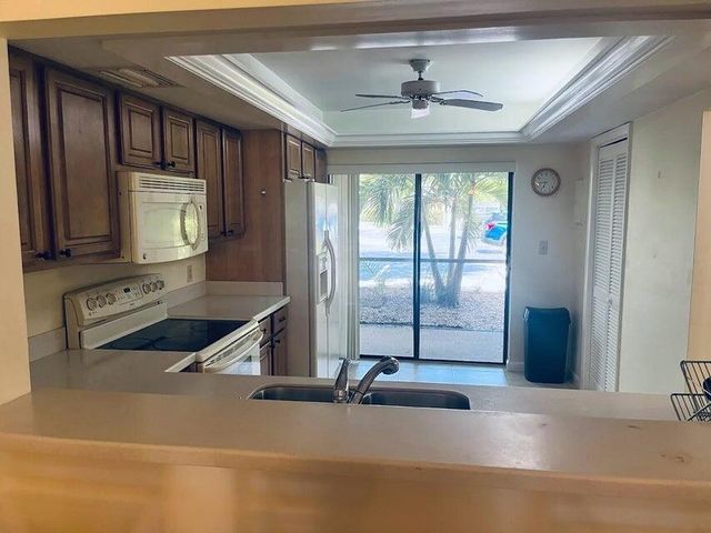 9440 Meadowood Drive 102, Fort Pierce, FL 34951