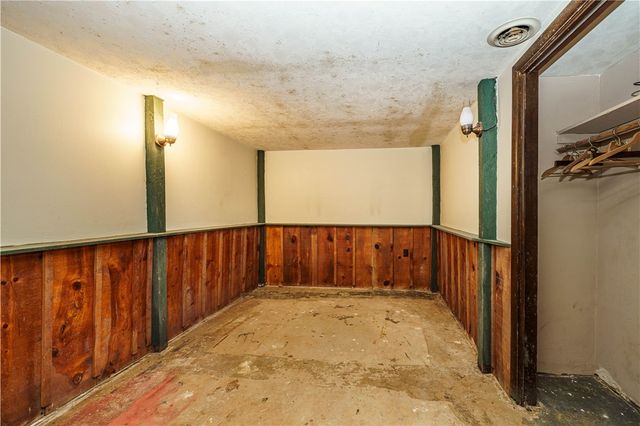 110 Shelton Drive, Eureka Springs, AR 72632