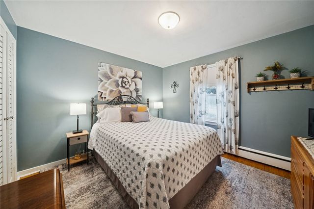 31 Locust Ln, Upper St Clair, PA 15241