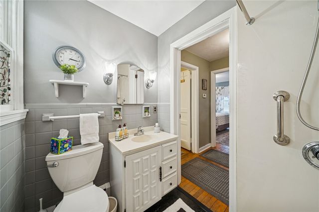 31 Locust Ln, Upper St Clair, PA 15241