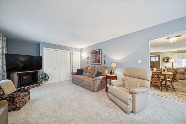 31 Locust Ln, Upper St Clair, PA 15241